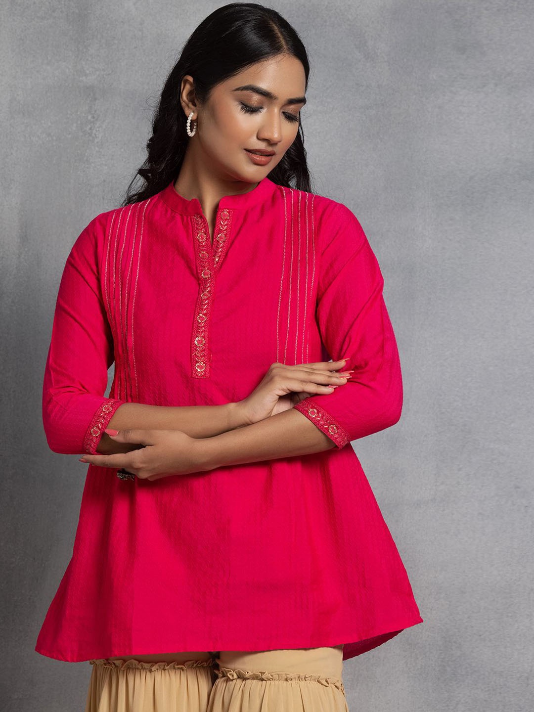 

Rang by Indya Floral Embroidered Mandarin Collar Pure Cotton Straight Kurti, Pink