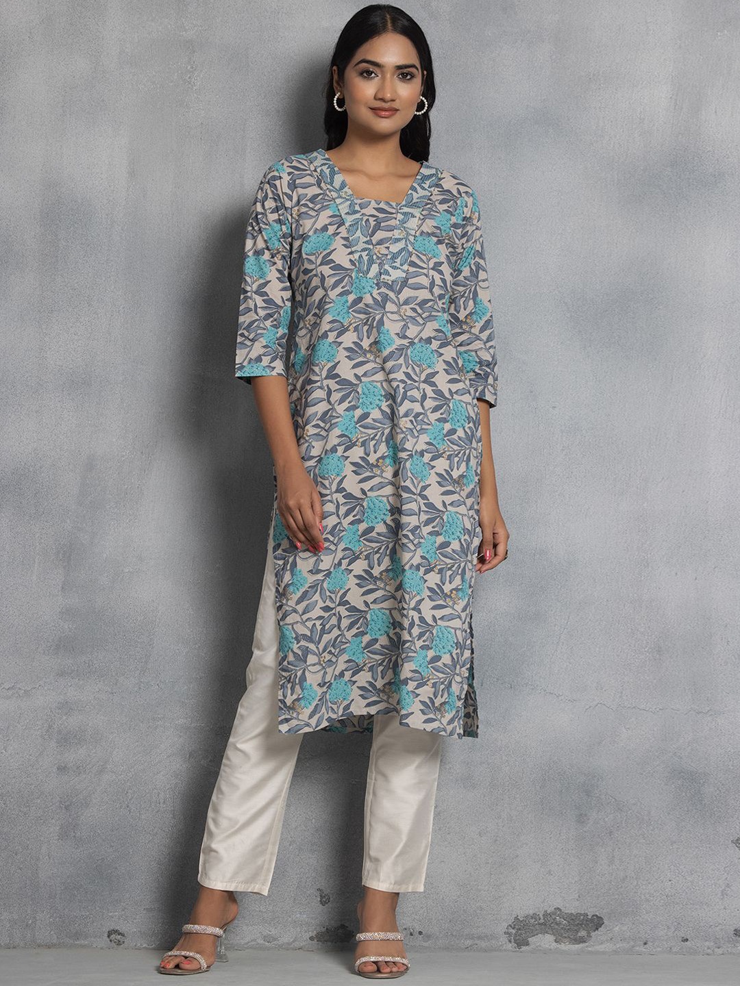 

Rang by Indya Floral Printed Sequinned Pure Cotton Straight Kurta, Blue