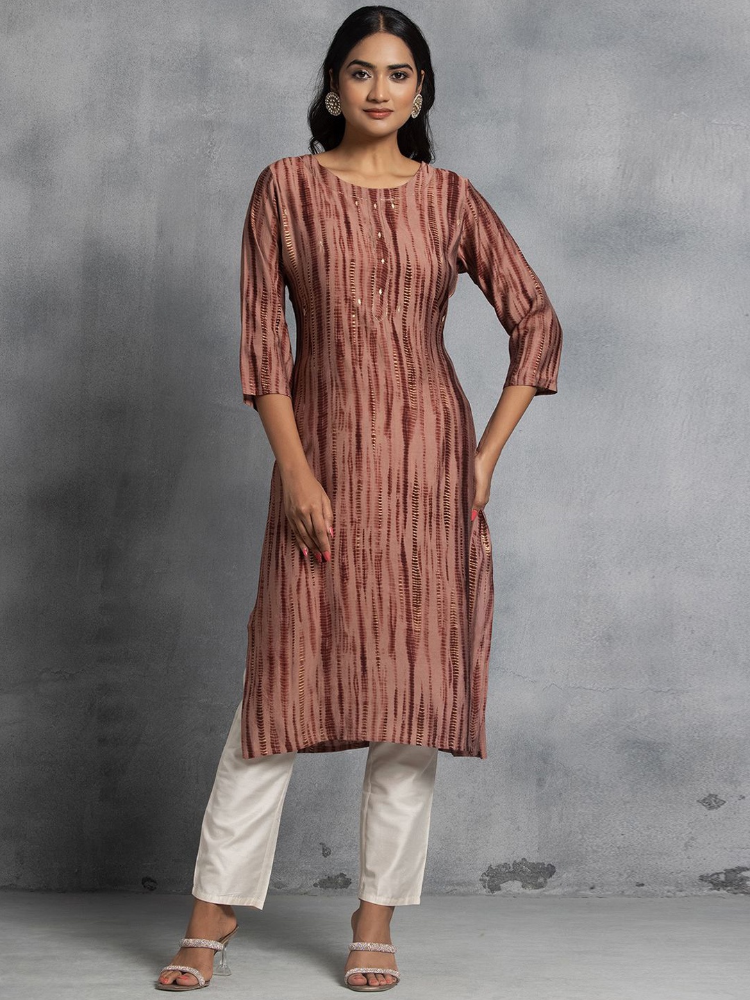 

Rang by Indya Abstract Printed Sequinned Straight Kurta, Maroon
