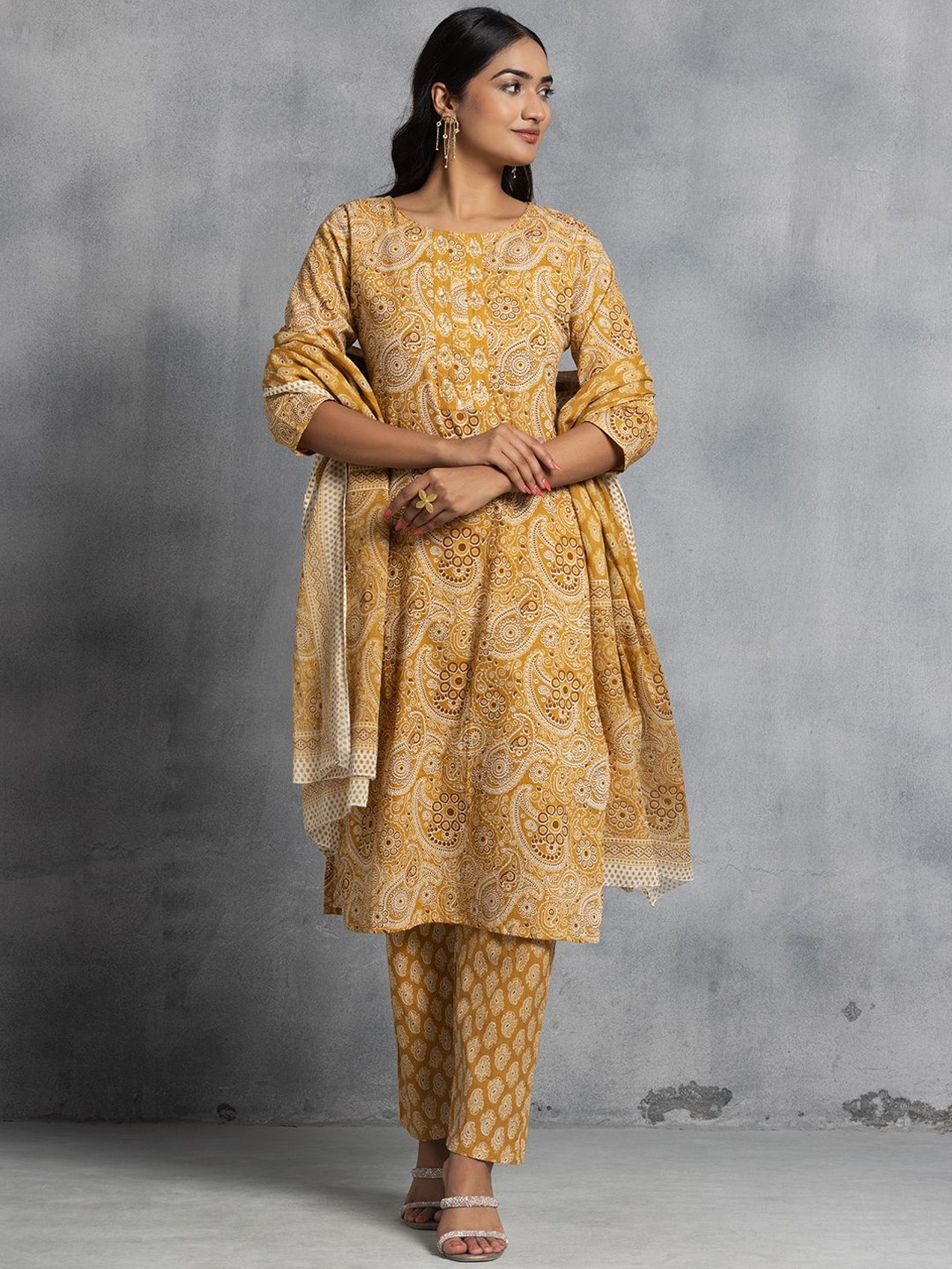 

Rang by Indya Paisley Printed Pure Cotton Kurta with Trousers & Dupatta, Yellow