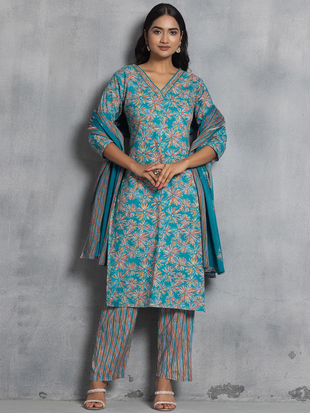 

Rang by Indya Floral Printed Pure Cotton Kurta with Trousers & Dupatta, Blue