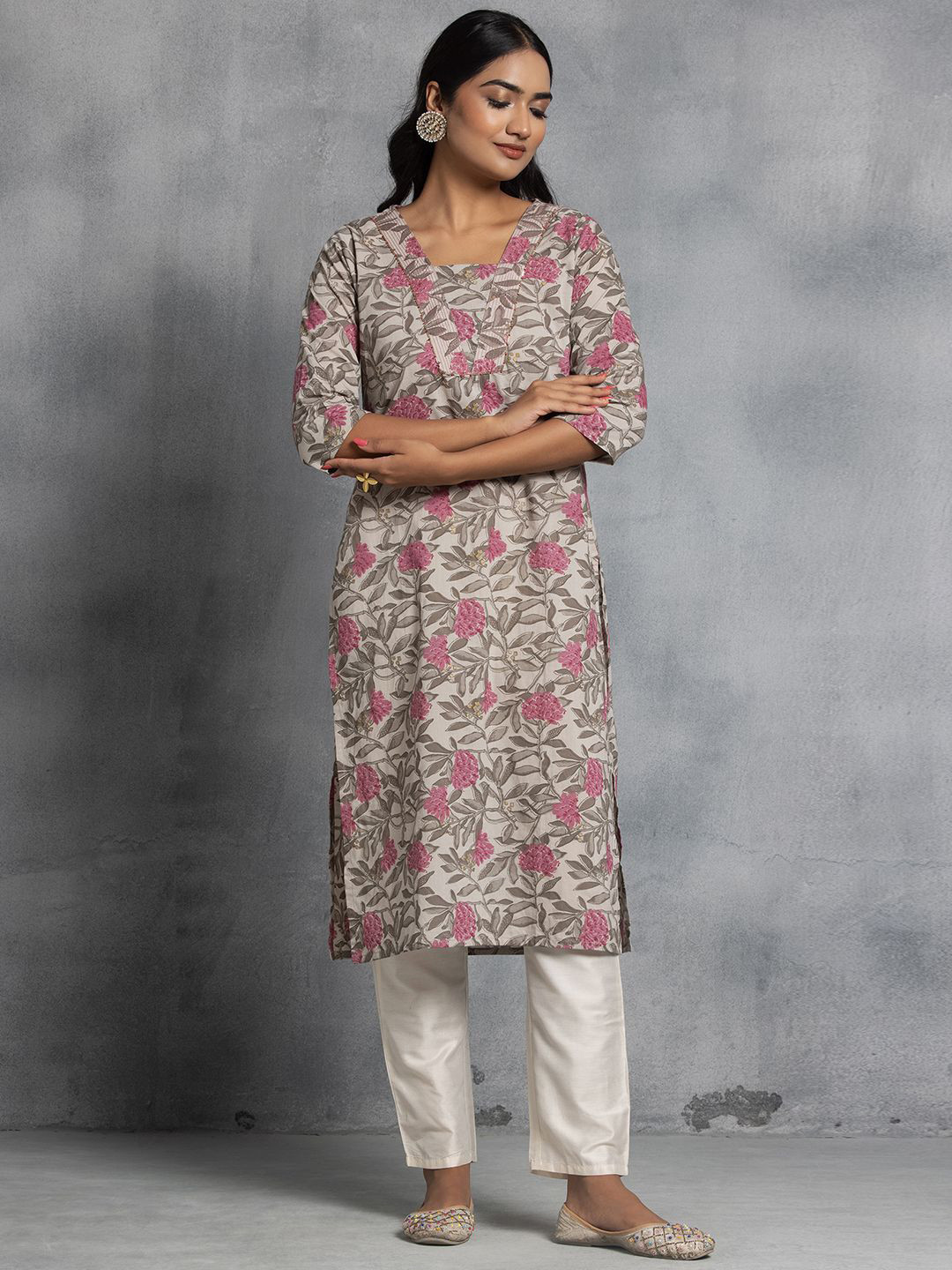 

Rang by Indya Floral Printed Beads and Stones Pure Cotton Straight Kurta, Pink
