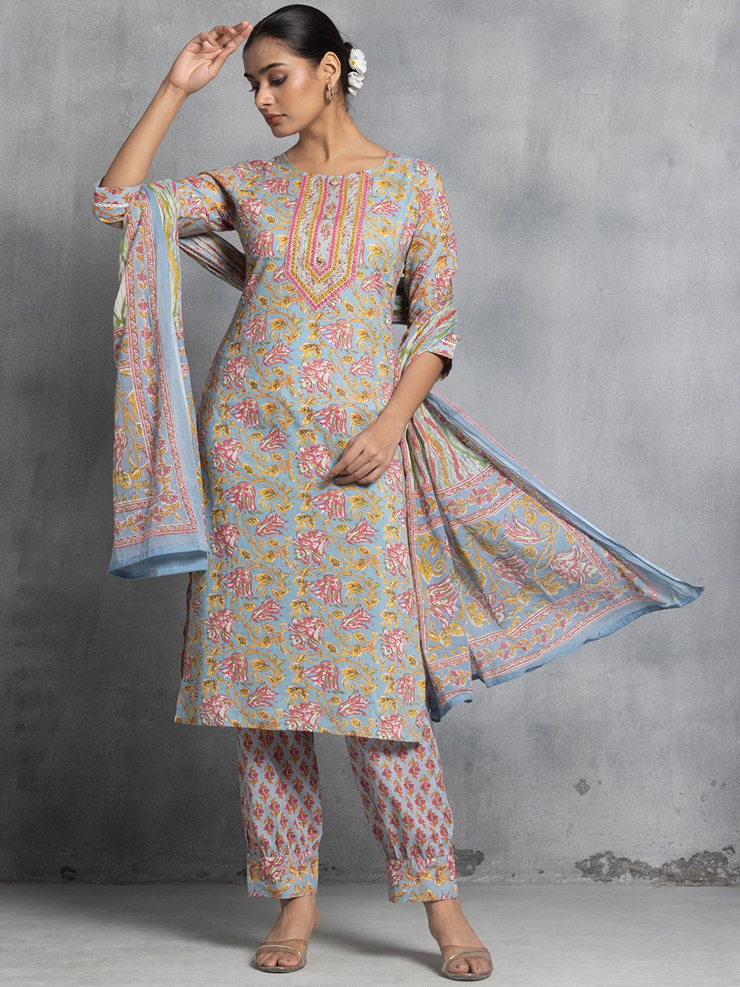 

Rang by Indya Floral Printed Pure Cotton Kurta with Trousers & Dupatta, Blue