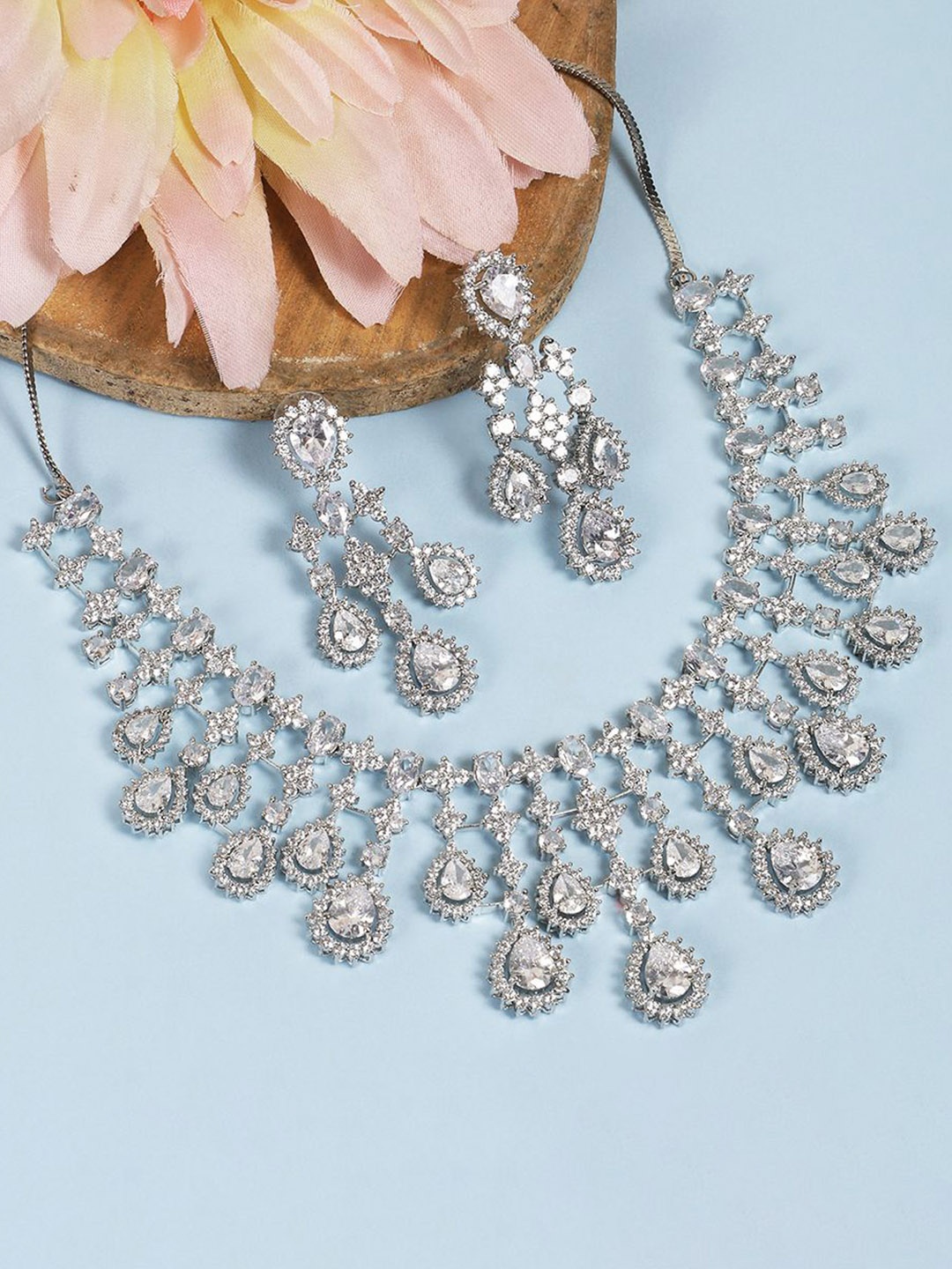 

AURAA TRENDS Silver-Plated Stone-Studded Jewellery Set