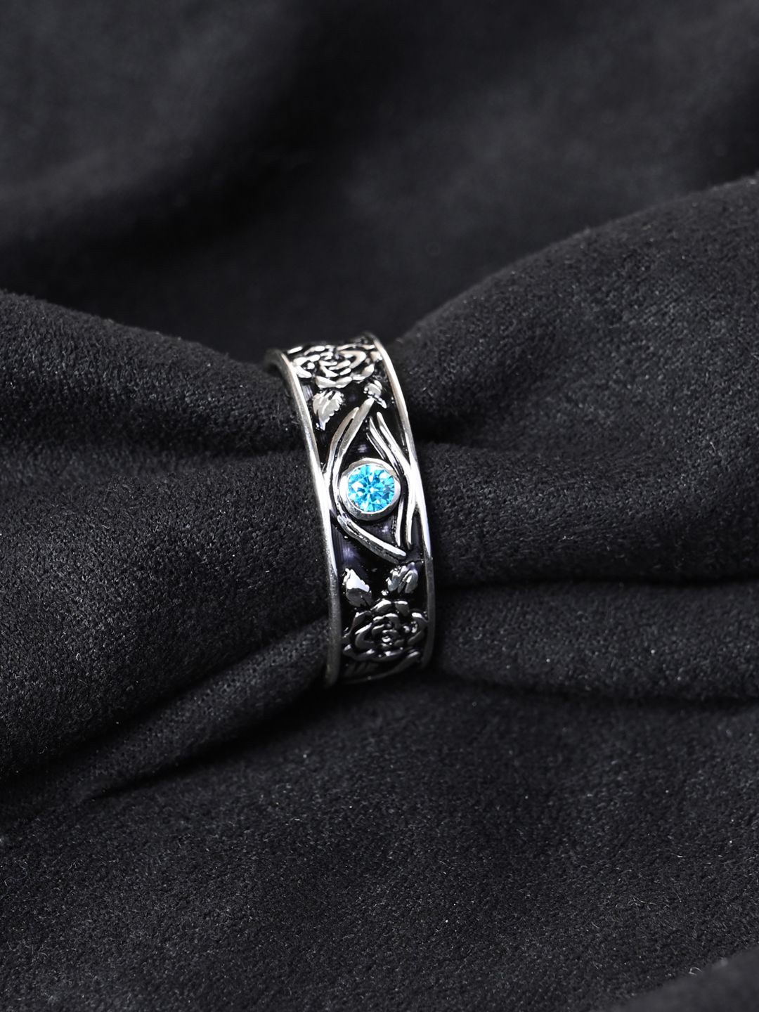 

Clara Men 925 Sterling Silver Zirconia-Studded Oxidised Adjustable Finger Ring