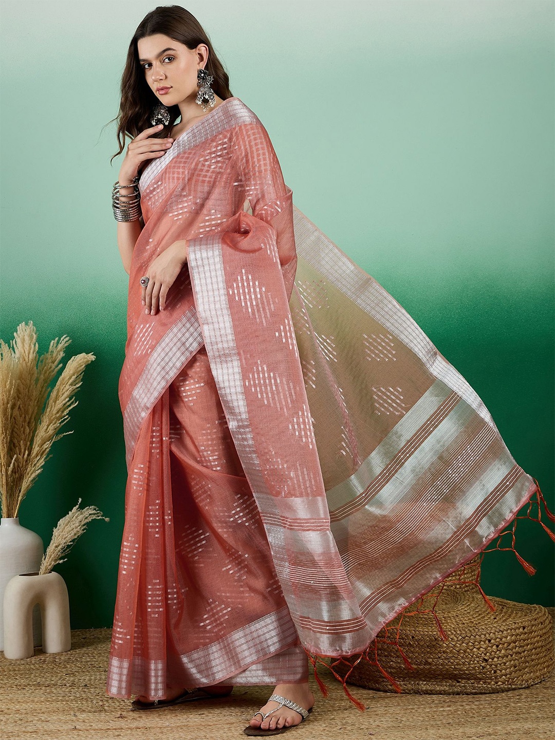 

MAHALASA Geometric Zari Woven Kanjeevaram Saree, Peach