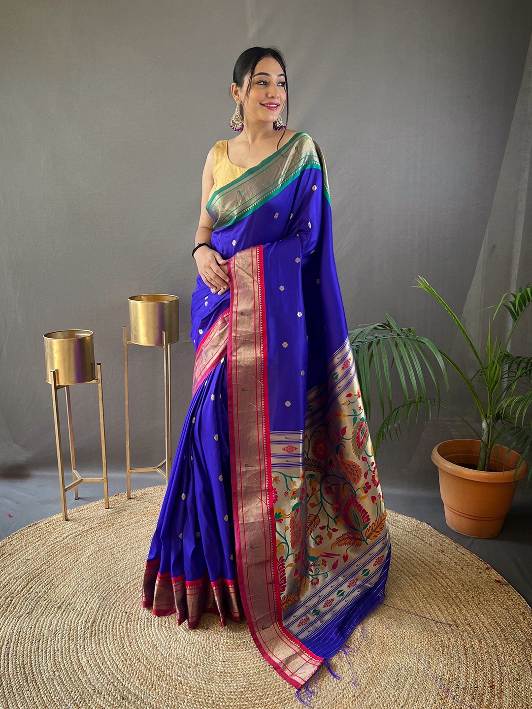 

HEER FASHION Ethnic Motif Zari Woven Paithani Saree, Blue