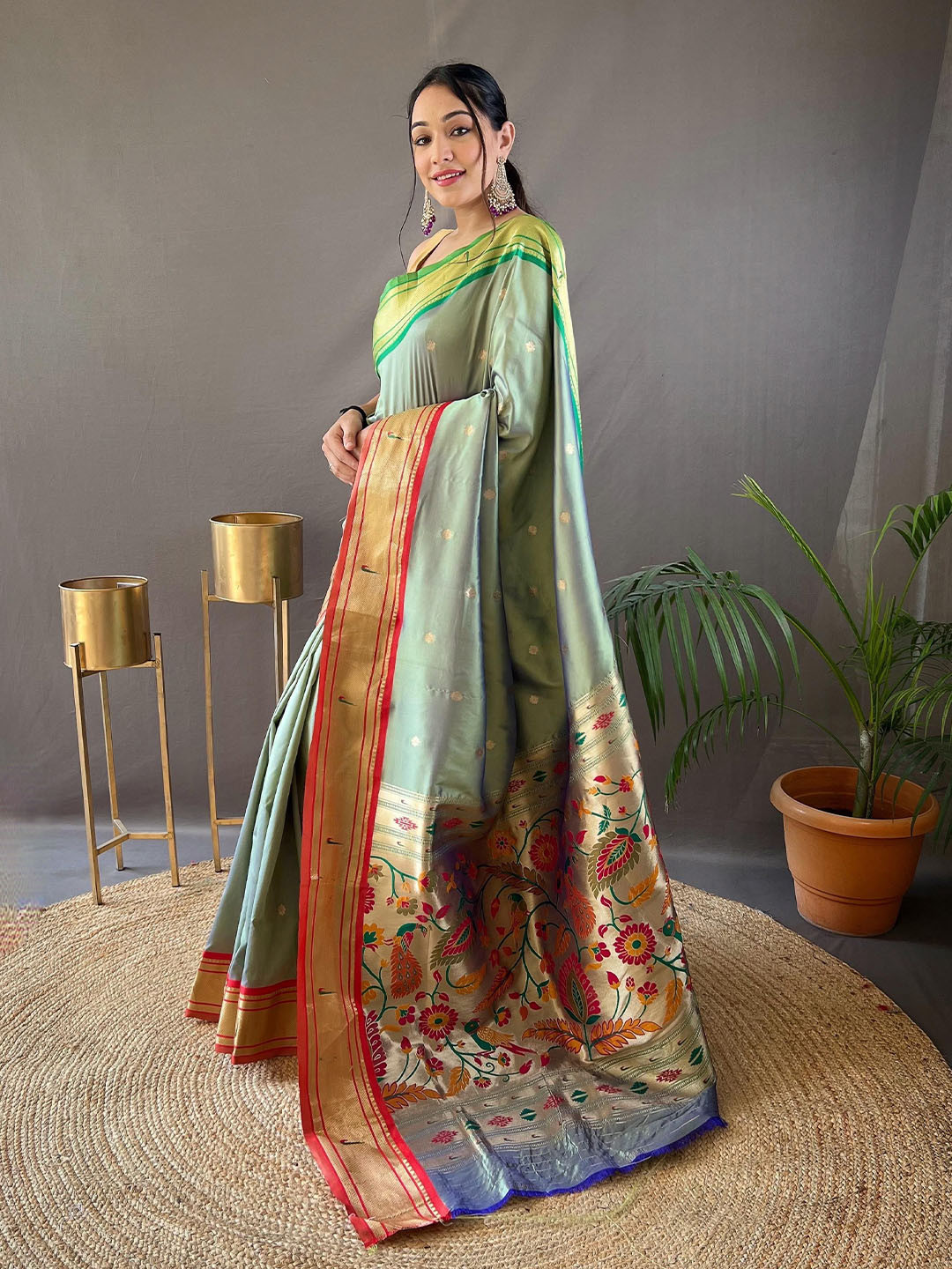 

HEER FASHION Zari Woven Paithani Saree, Beige
