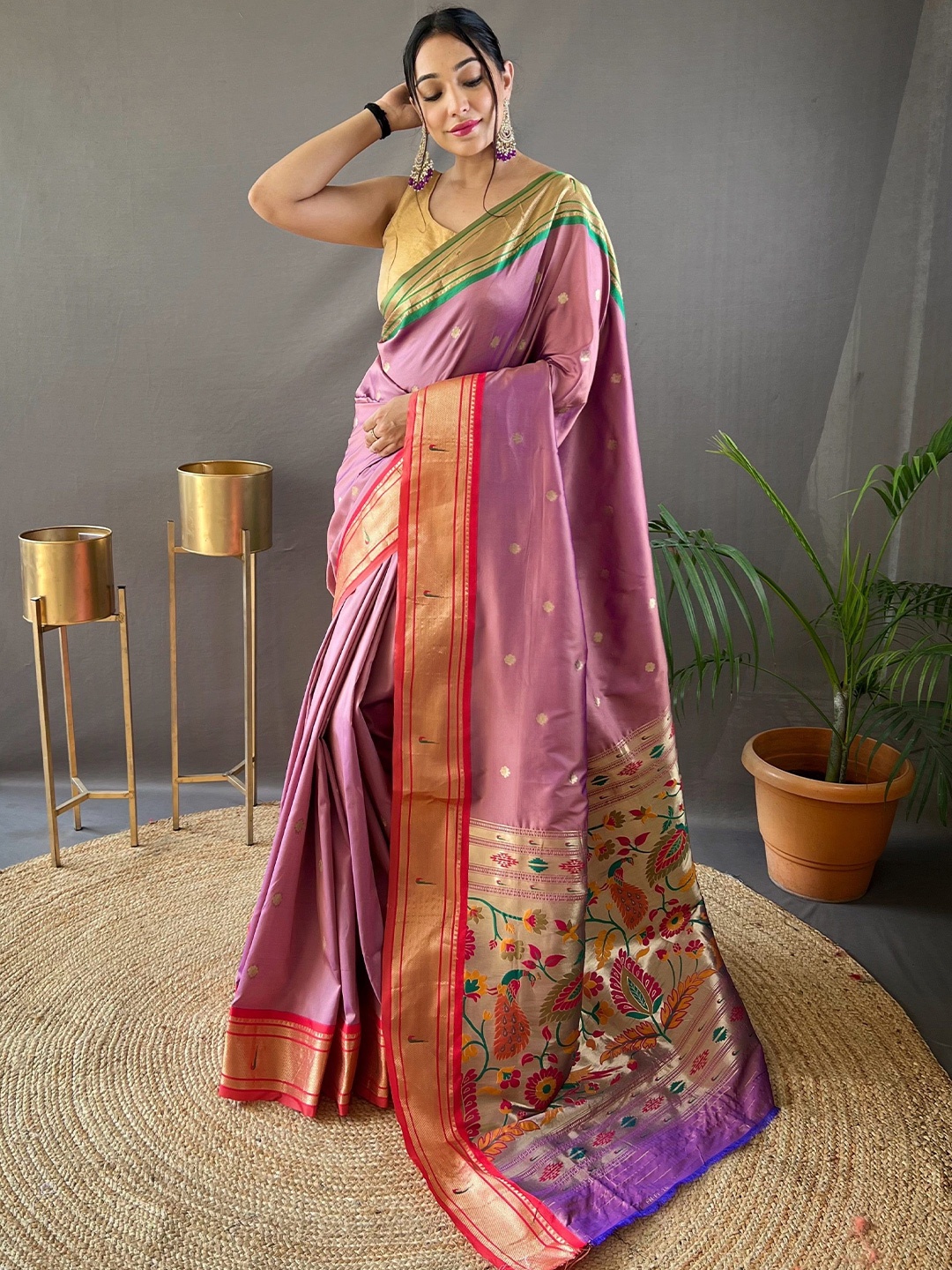 

HEER FASHION Zari Woven Paithani Saree, Pink