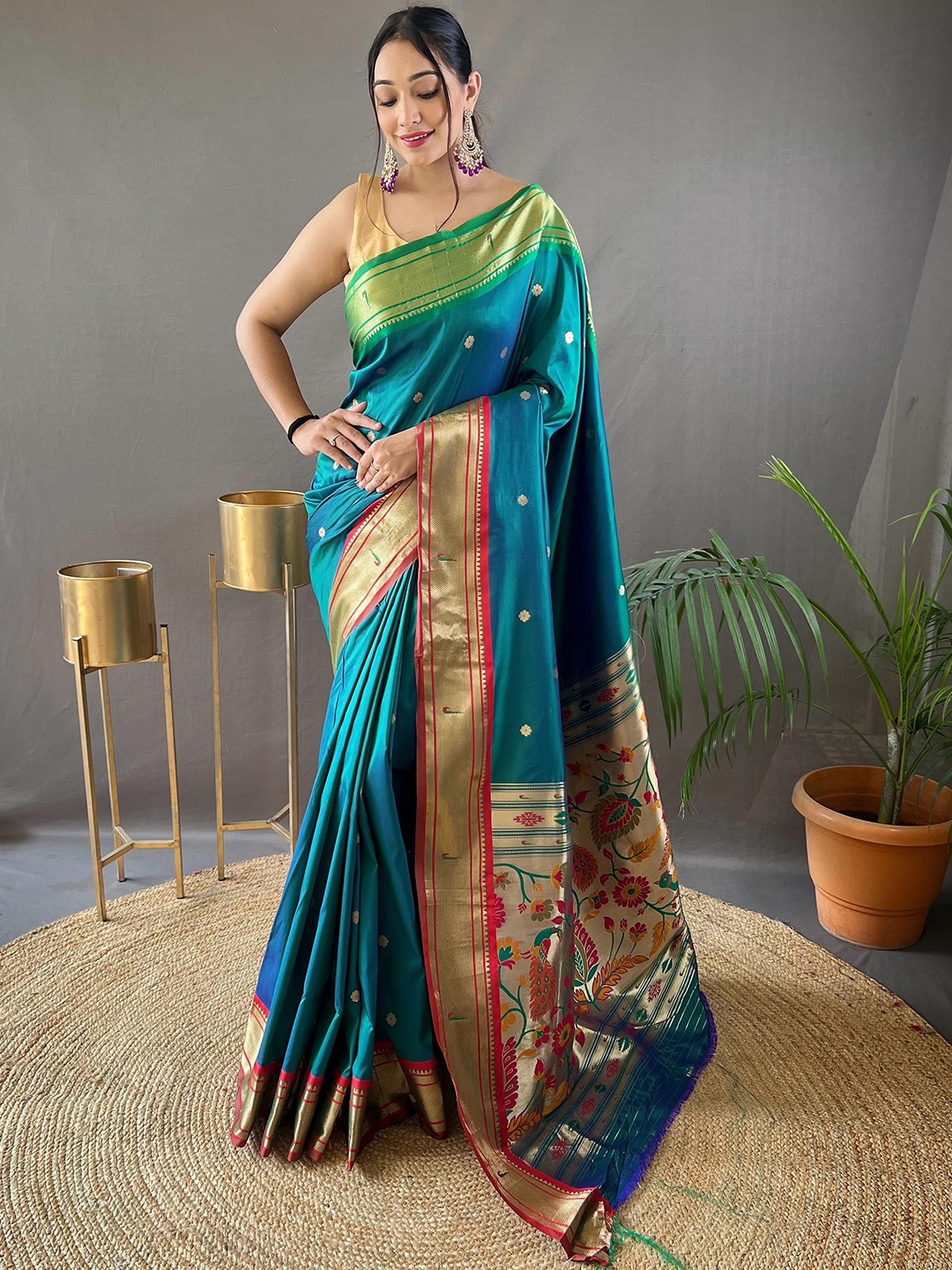 

HEER FASHION Ethnic Motif Zari Woven Paithani Saree, Green