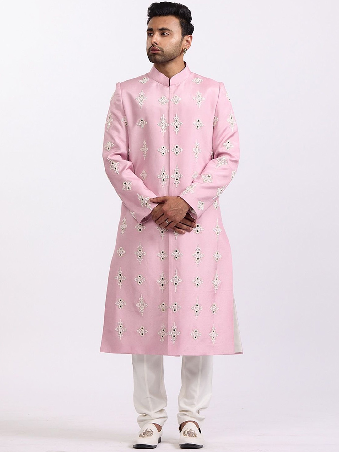 

Agrajain Men Embroidered Sherwani Set, Pink