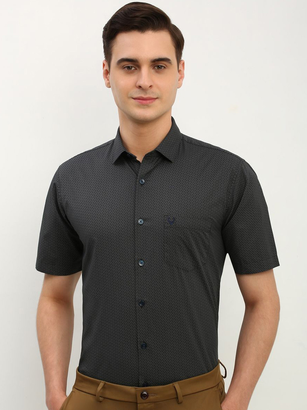 

Allen Solly Men Slim Fit Micro Ditsy Printed Pure Cotton Formal Shirt, Black