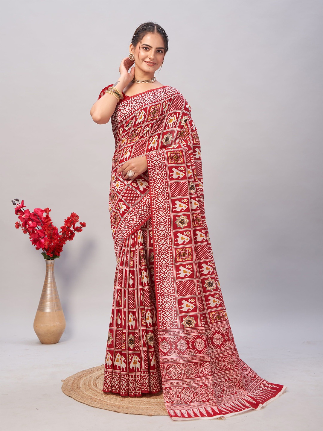 

V3 FASHION STUDIO Ethnic Motifs Pure Cotton Saree, Red