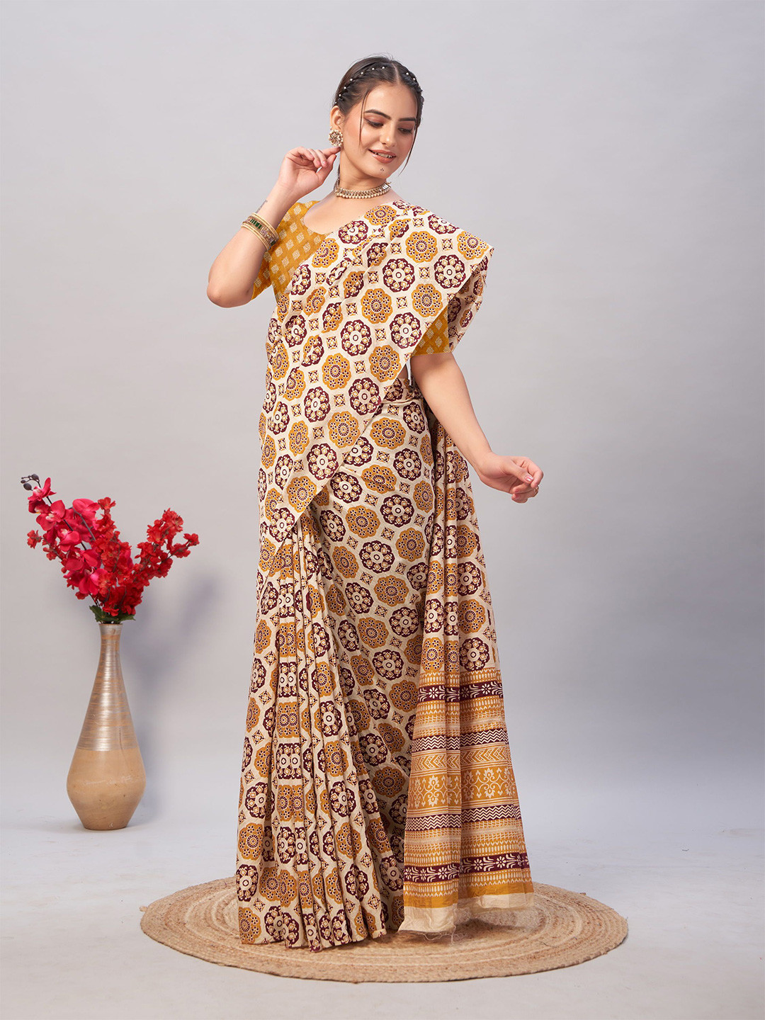 

V3 FASHION STUDIO Ethnic Motif Pure Cotton Saree, Cream