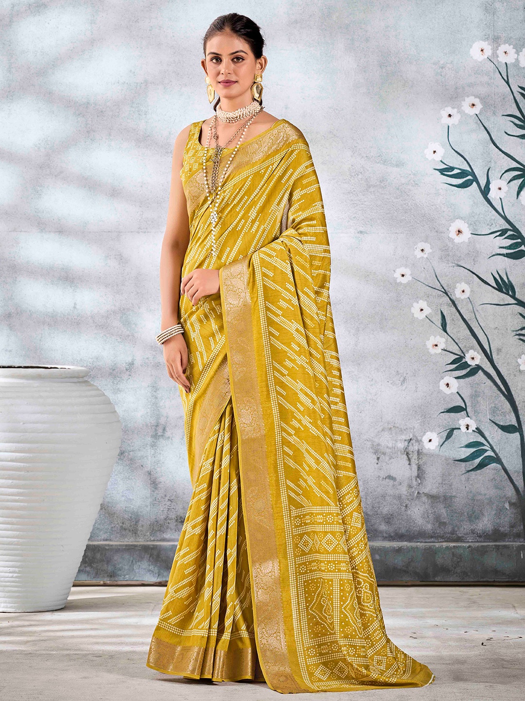 

Ethnielle Zari Woven Bandhani Banarasi Saree, Yellow