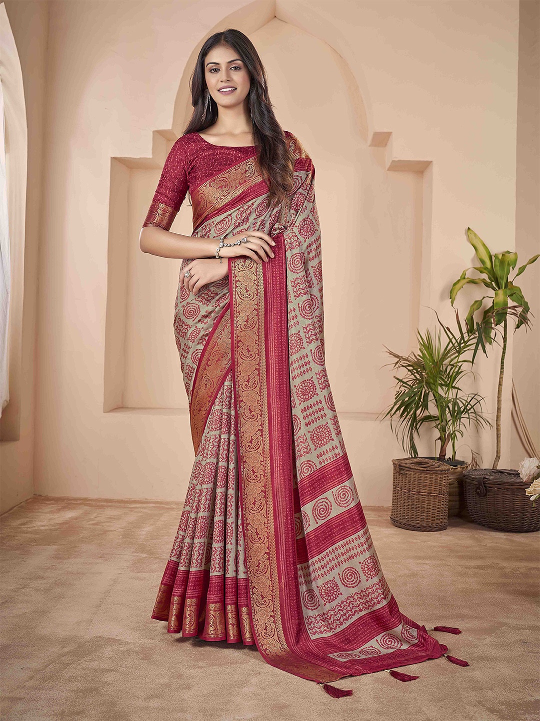 

Ethnielle Woven Design Zari Velvet Banarasi Saree, Red