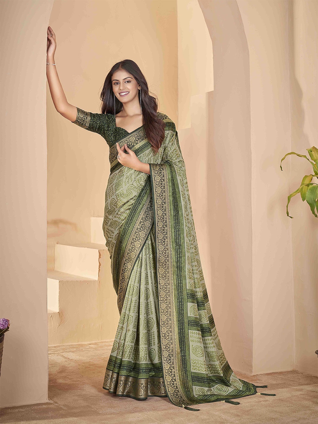 

Ethnielle Ethnic Motif Zari Woven Saree, Green