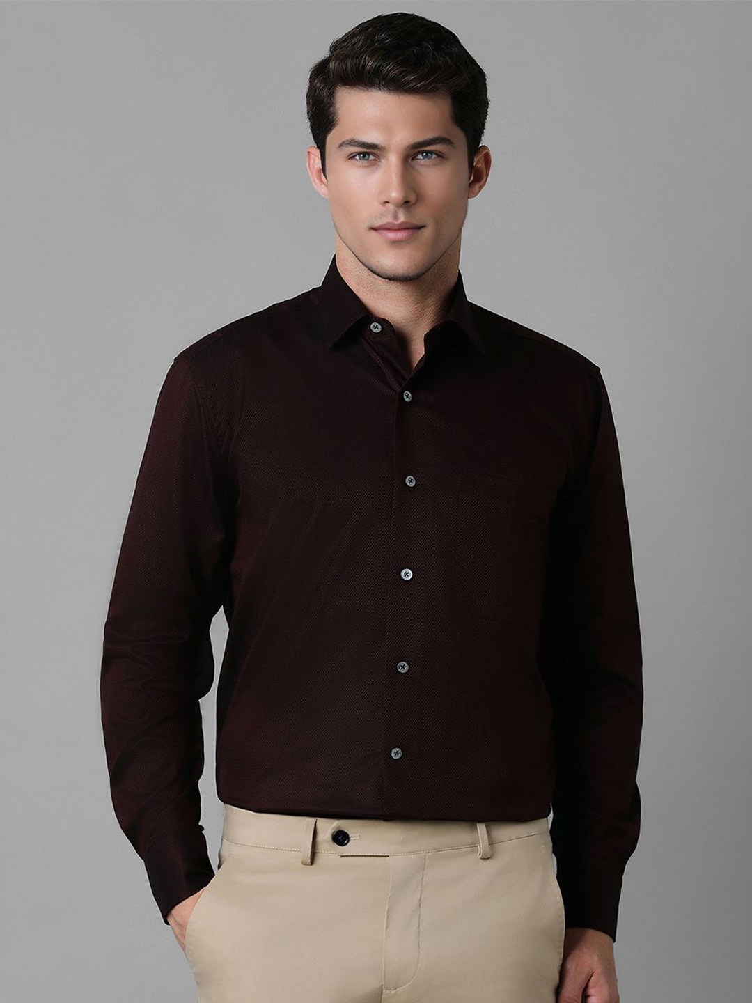 

Luxure by Louis Philippe Men Spread Collar Solid Cotton Casual Shirt, Brown