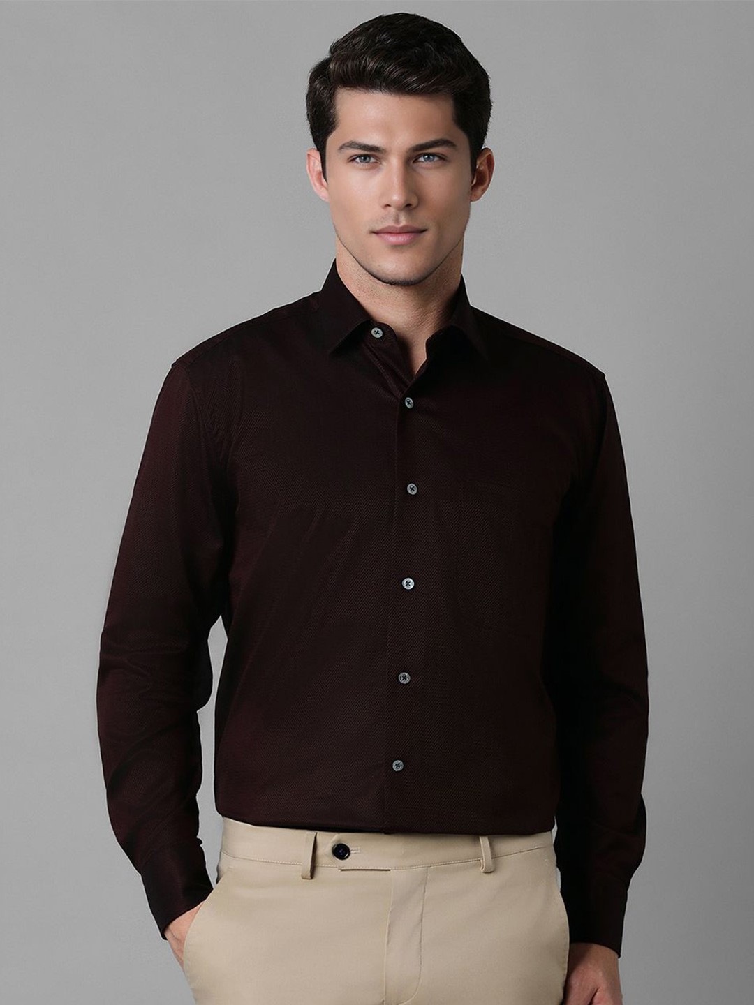 

Luxure by Louis Philippe Men Spread Collar Solid Cotton Casual Shirt, Brown