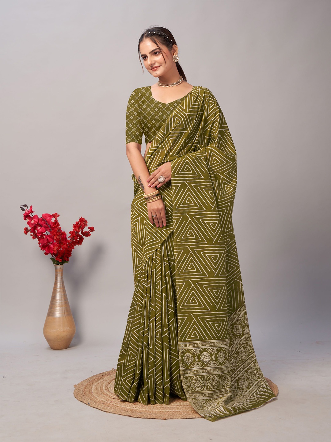 

DIVASTRI Geometric Pure Cotton Saree with Blouse, Green