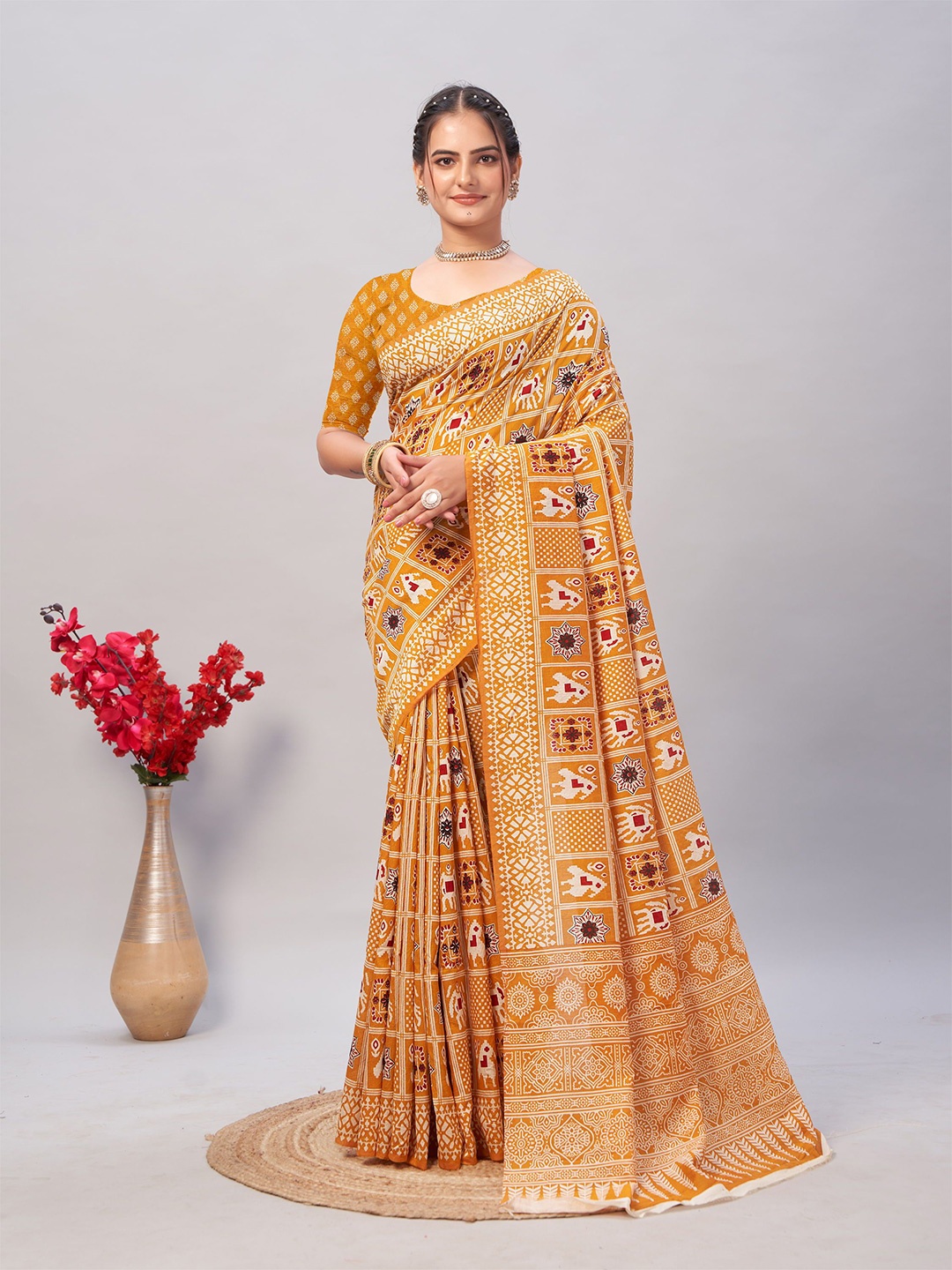 

DIVASTRI Ajrak Block Pure Cotton Saree, Yellow