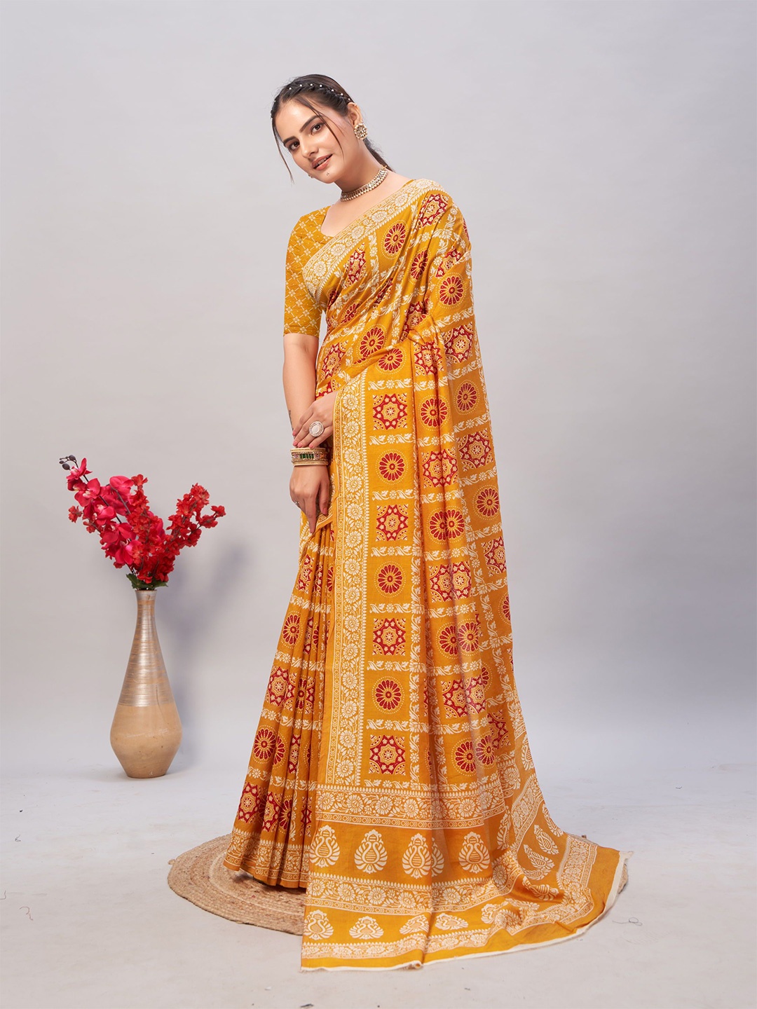 

DIVASTRI Ethnic Motifs Pure Cotton Saree, Yellow
