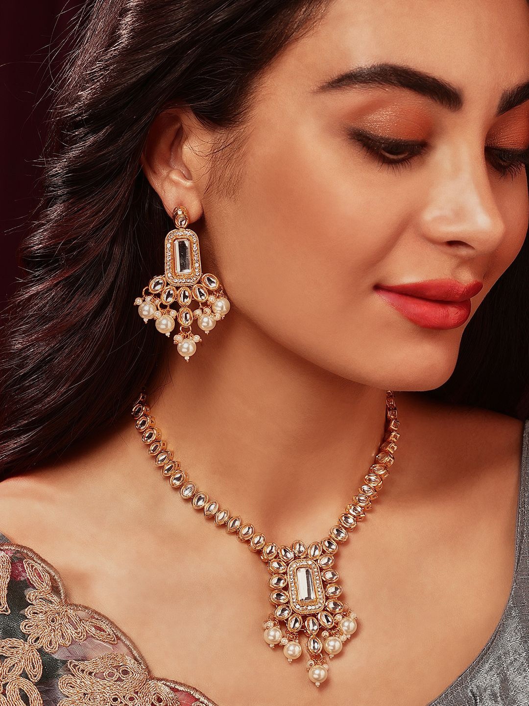

Priyaasi Gold-Plated Kundan Studded & Artificial Beaded Geometric Pattern Jewellery Set