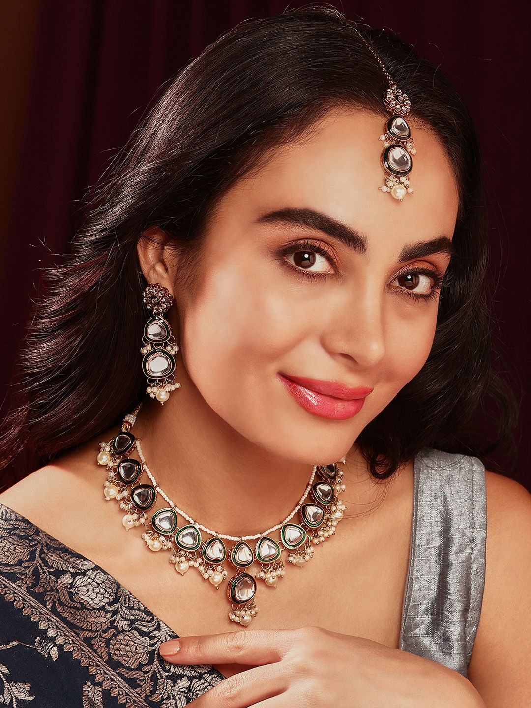 

Priyaasi Gold-Plated Kundan-Studded & Pearl Beaded Jewellery Set