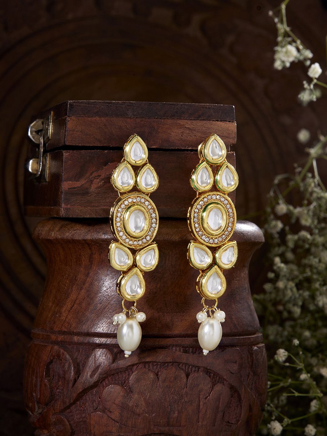 

Priyaasi Gold-Plated Kundan Studded & Pearls Beaded Drop Earrings