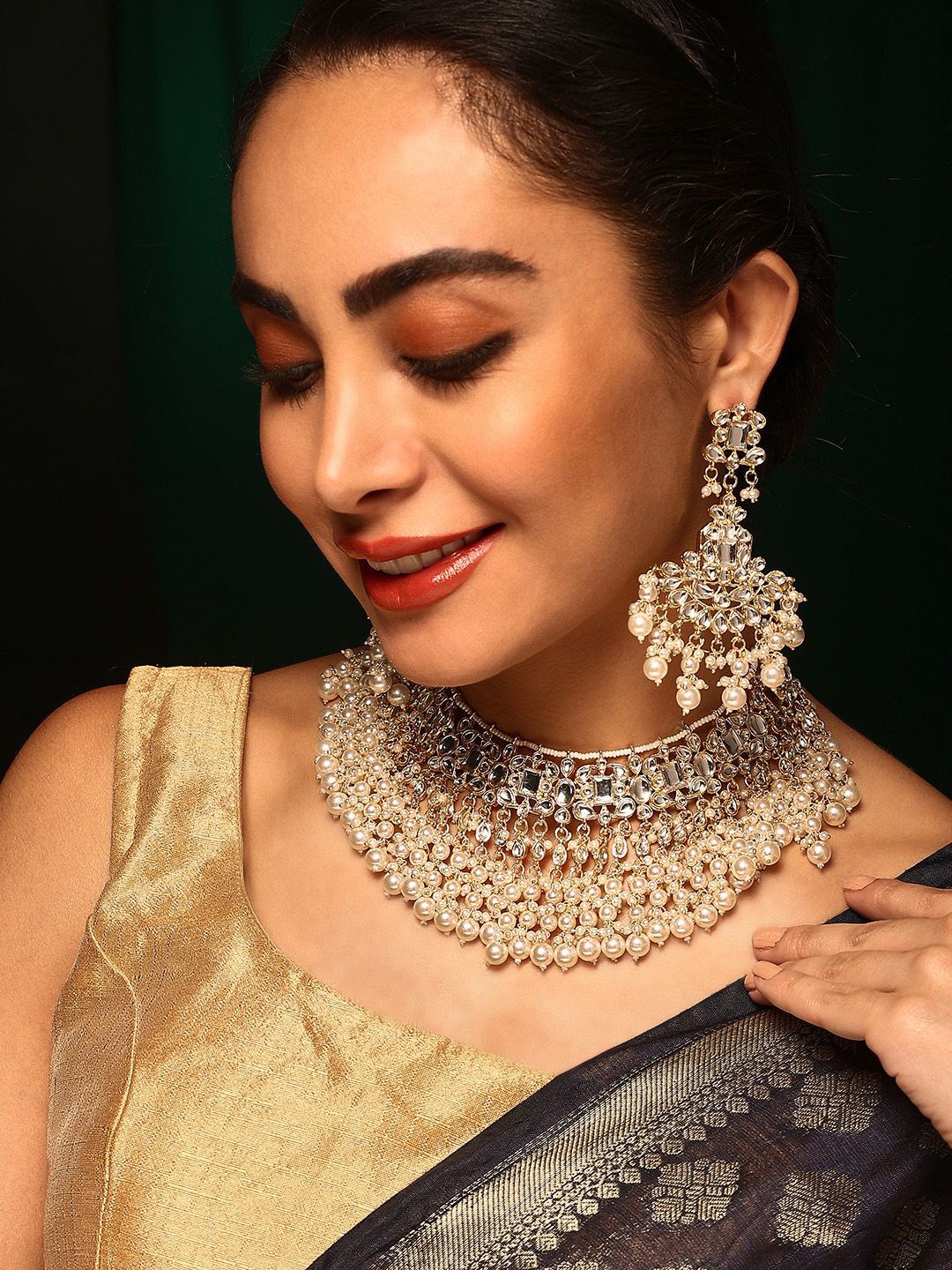 

Priyaasi Gold-Plated Kundan Studded & Pearl Beaded Jewellery Set