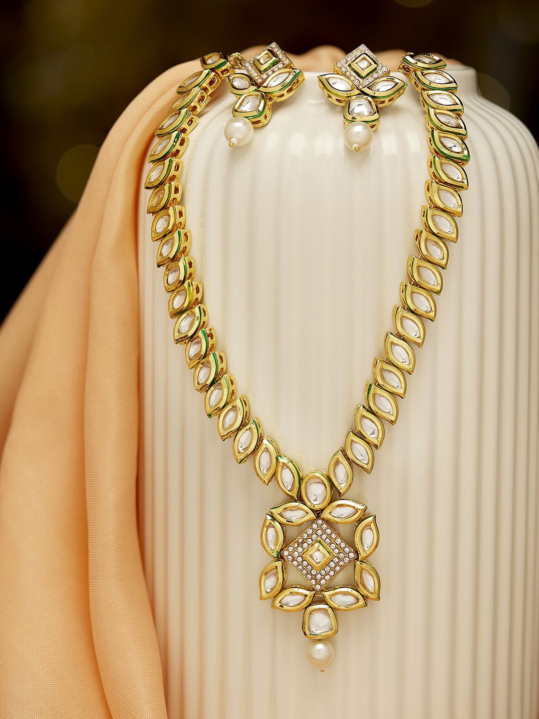 

Priyaasi Gold-Plated Kundan-Studded Jewellery Set