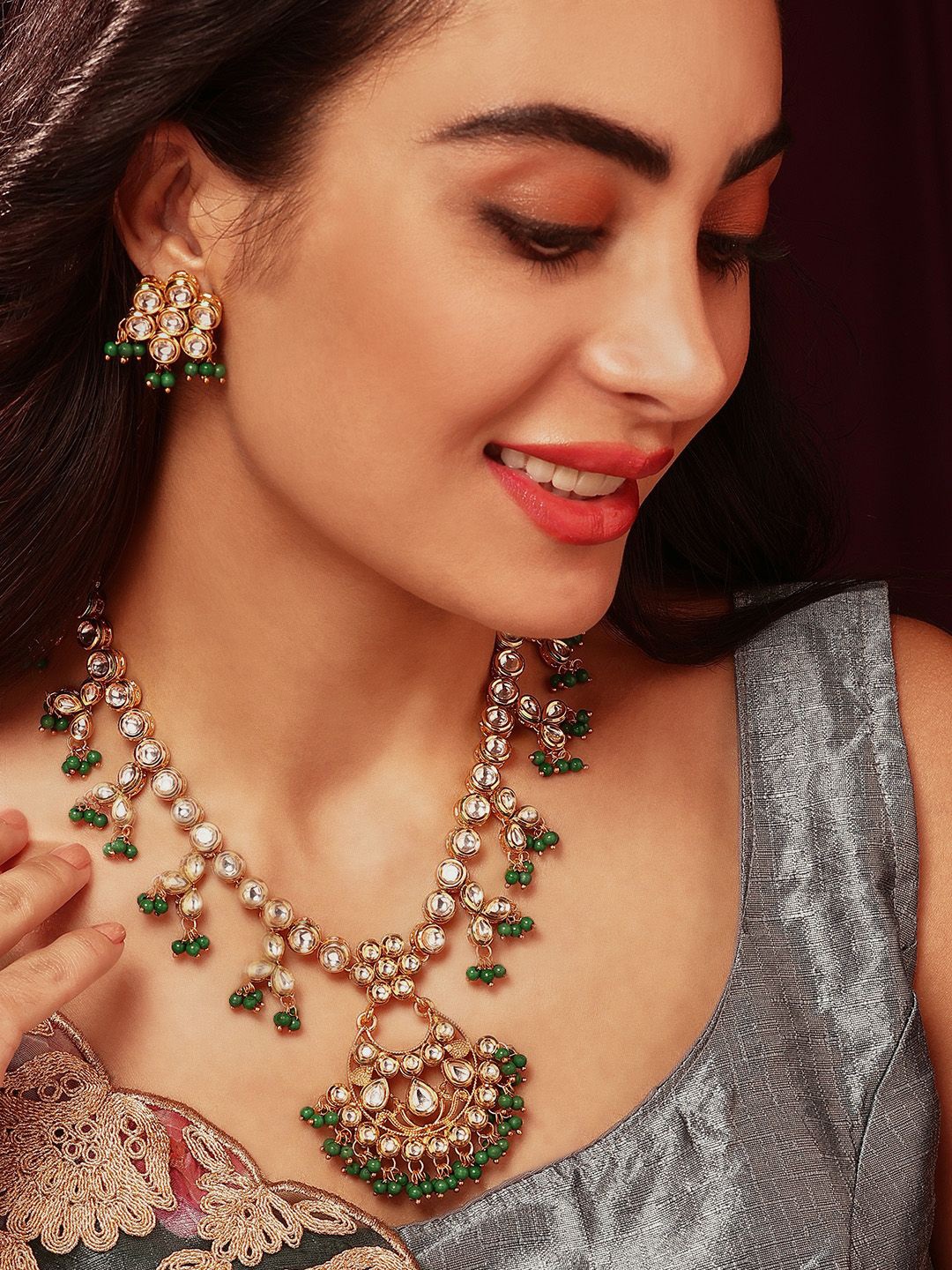

Priyaasi Gold-Plated Kundan-Studded & Beaded Floral Design Jewellery Set