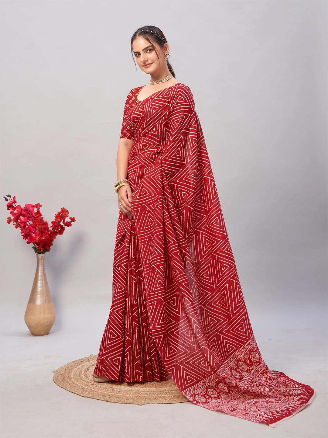 

Mitera Geometric Pure Cotton Saree, Red