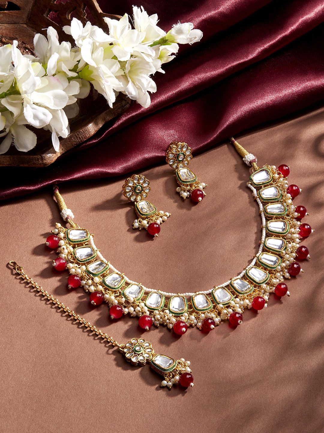 

Priyaasi Gold-Plated Kundan-Studded & Beaded Floral Jewellery Set