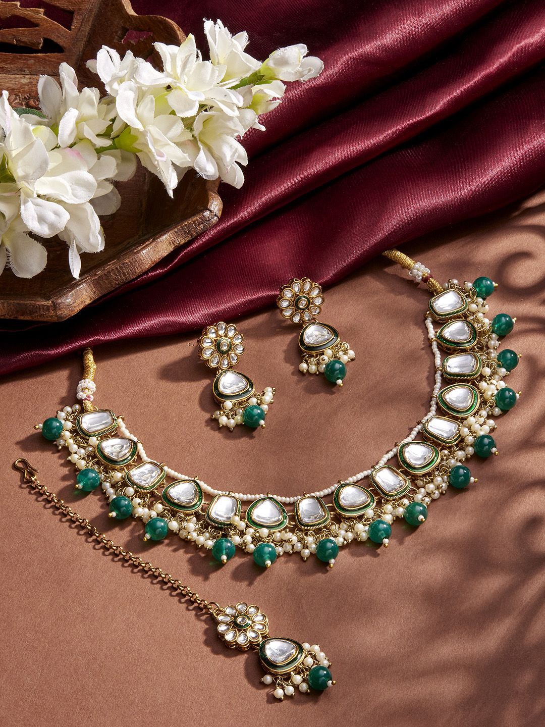 

Priyaasi Gold-Plated Kundan-Studded & Beaded Jewellery Set