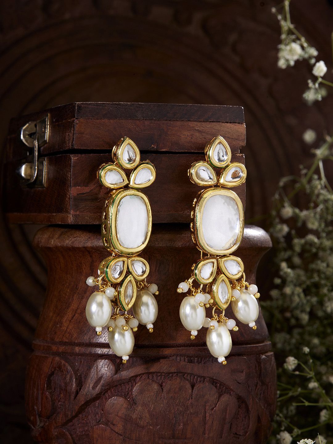 

Priyaasi Gold-Plated Kundan Studded & Pearls Beaded Drop Earrings