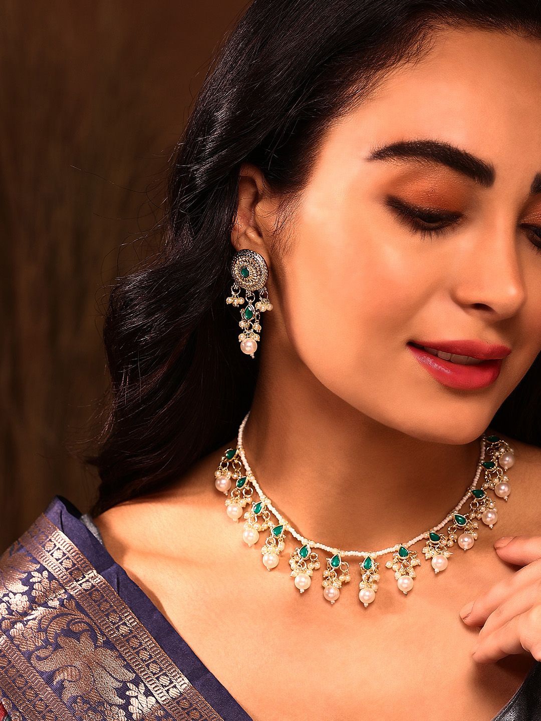 

Priyaasi Gold Plated Kundan Stone Studded & Pearl Beaded Jewellery Set