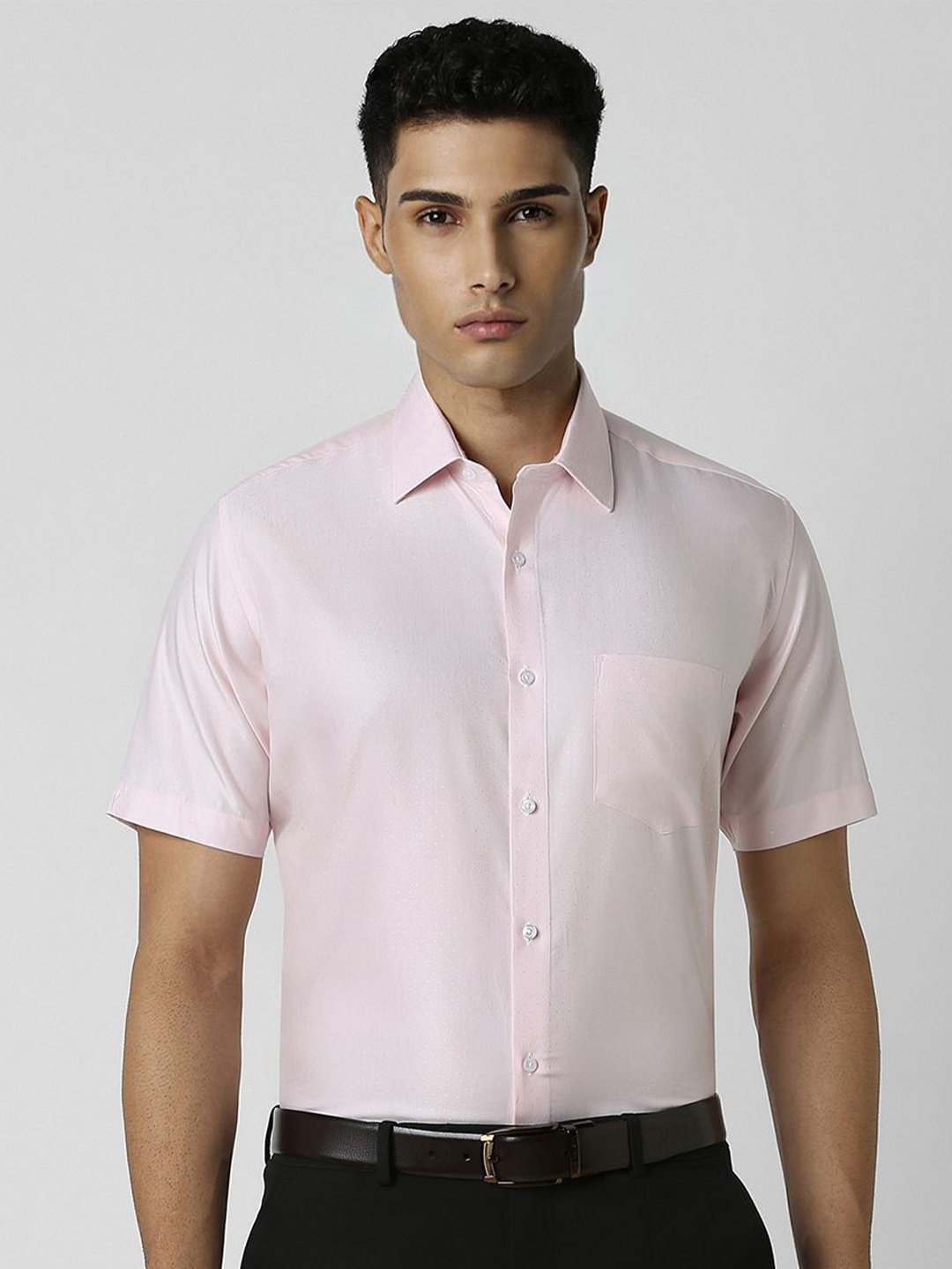 

Van Heusen Men Spread Collar Solid Cotton Casual Shirt, Pink