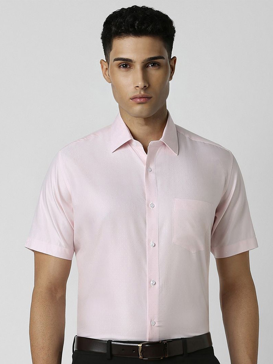 

Van Heusen Men Spread Collar Solid Cotton Casual Shirt, Pink