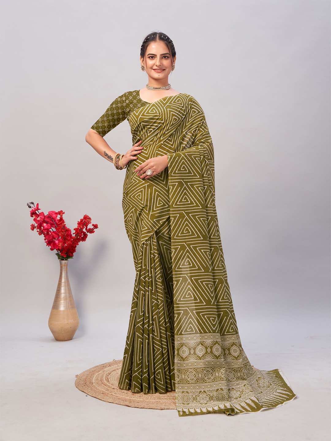 

KALINI Geometric Pure Cotton Saree, Green