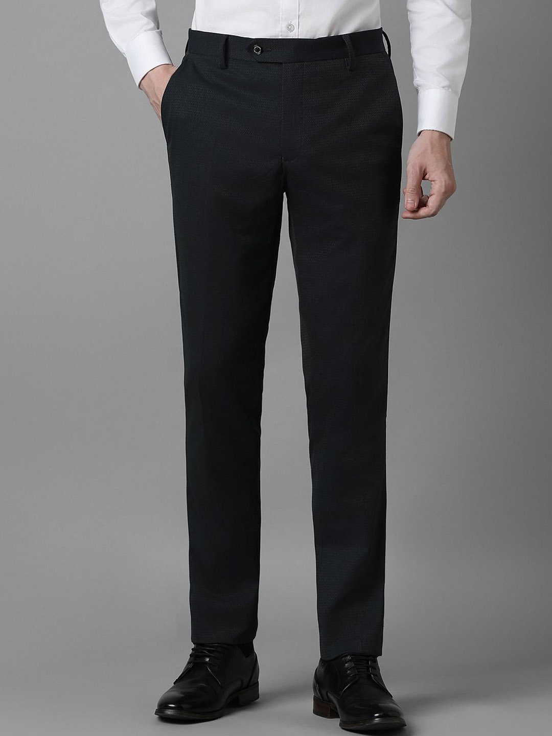 

Louis Philippe Men Slim Fit Formal Trousers, Black