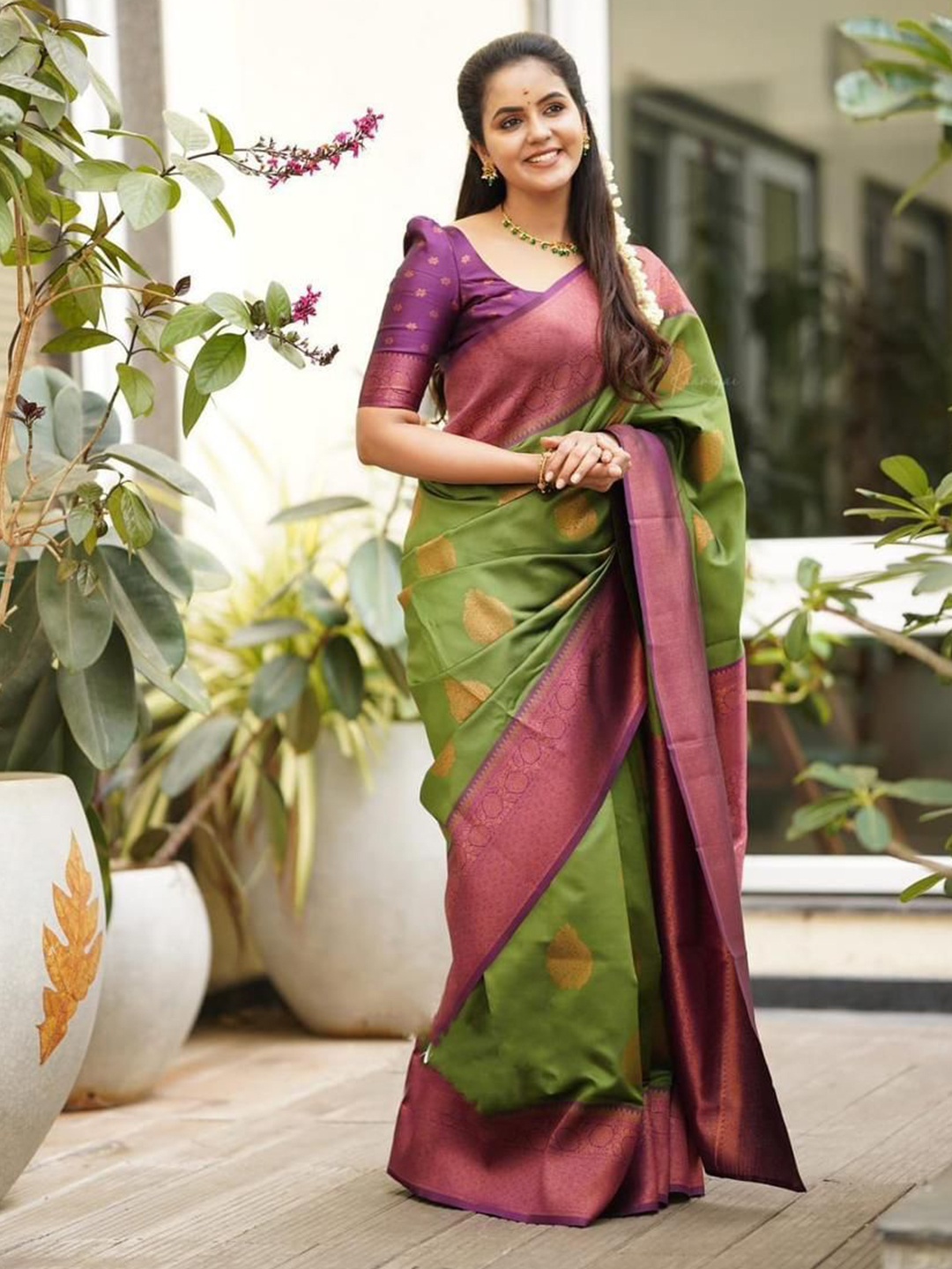 

Visit Wear Ethnic Motifs Zari Woven Pure Silk Kanjeevaram Saree, Green