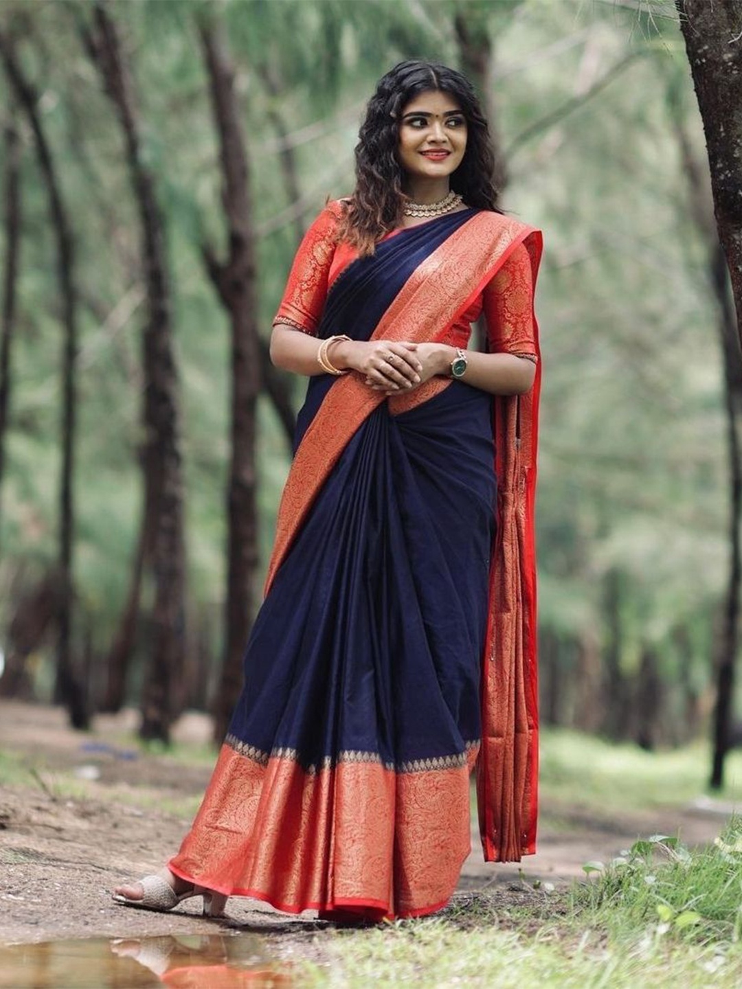 

Visit Wear Zari Woven Pure Silk Kanjeevaram Saree, Navy blue