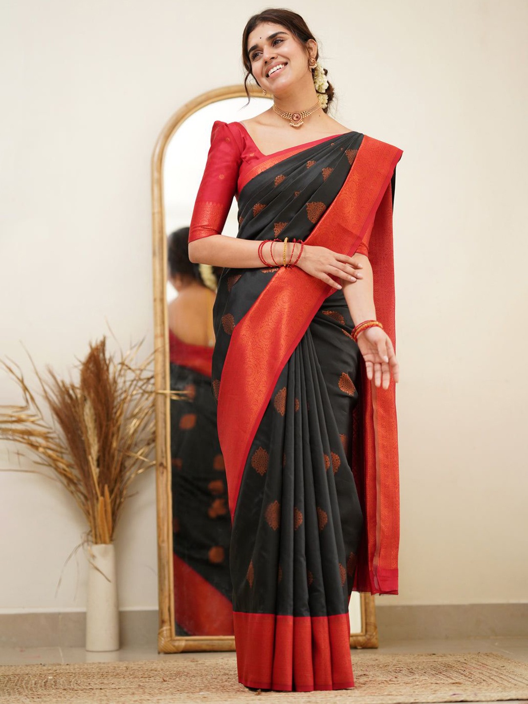 

Visit Wear Ethnic Motifs Zari Pure Silk Kanjeevaram Saree, Black