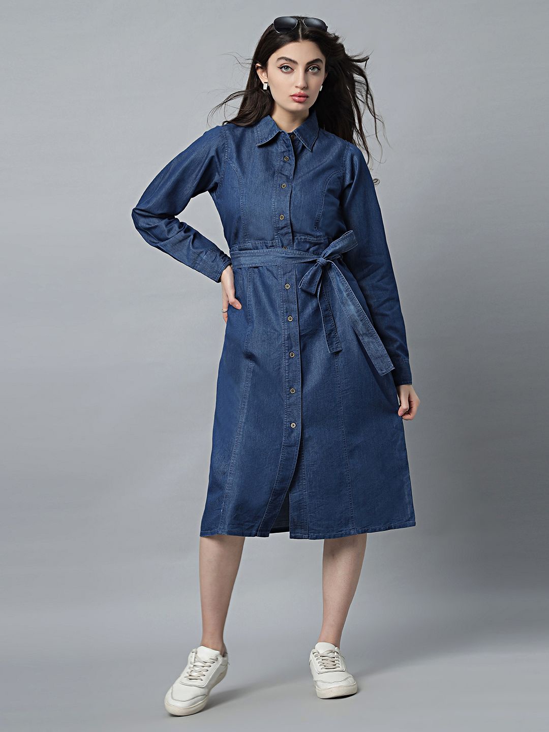 

The Roadster Lifestyle Co Shirt Collar Shirt Dresses Comes with a belt, Blue