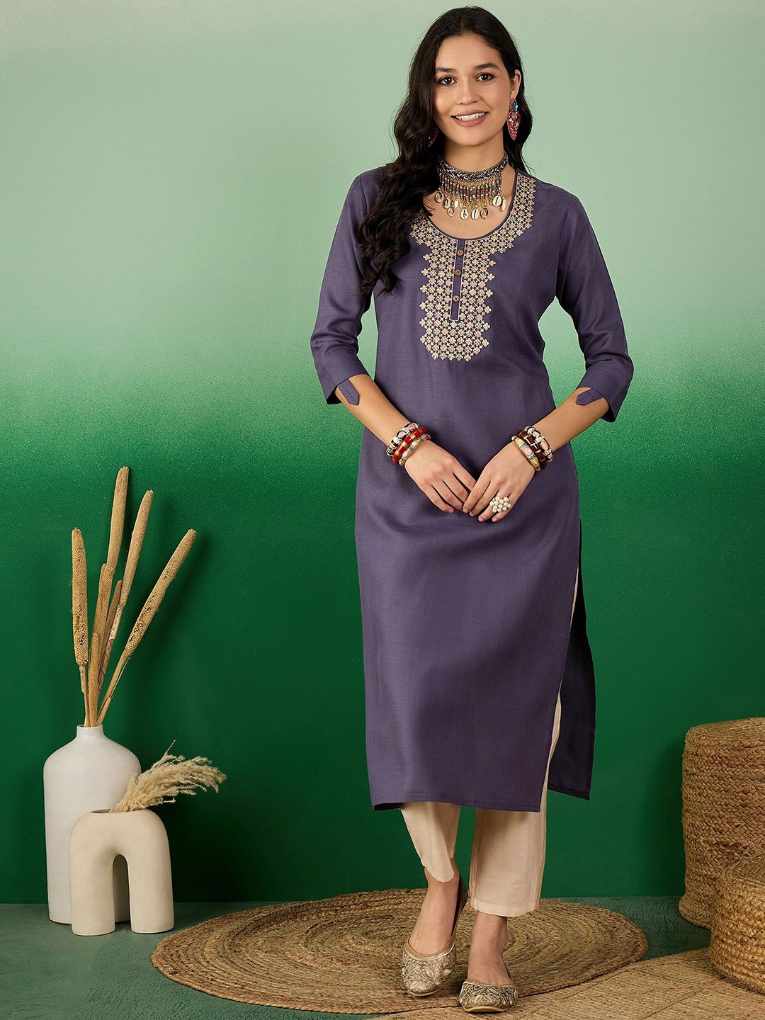 

Sangria Women Embroidered Kurta, Blue