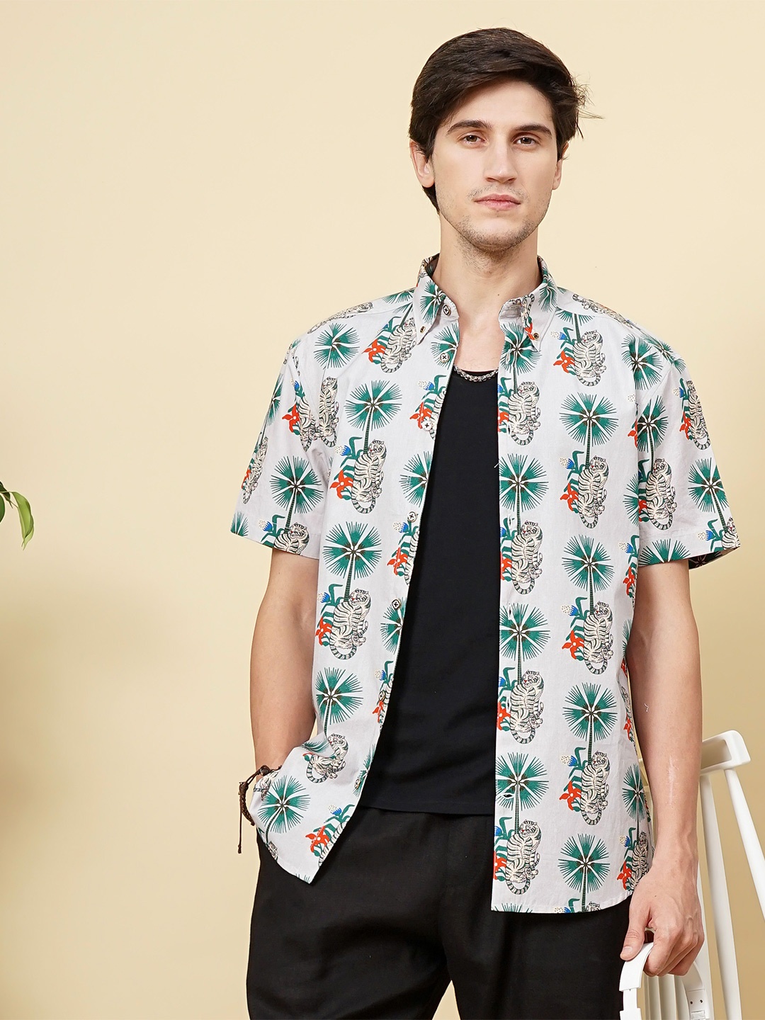 

HANDRWN Men Custom Floral Opaque Printed Casual Shirt, Green