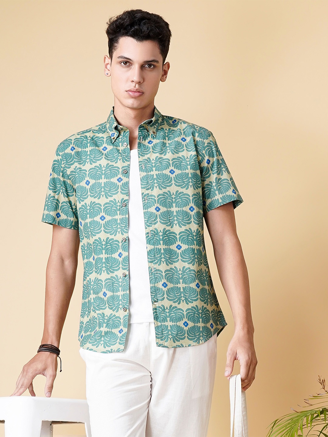 

HANDRWN Men Custom Opaque Printed Pure Cotton Casual Shirt, Green