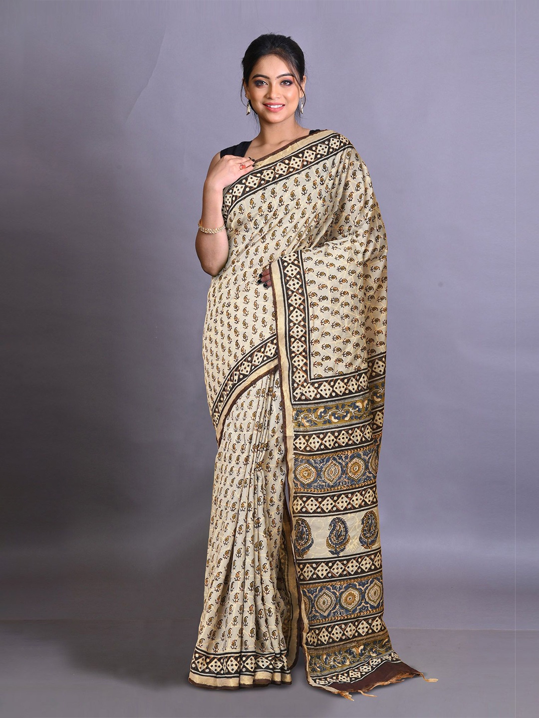 

Unnati Silks Ethnic Motifs Zari Handloom Bagru Saree, Grey