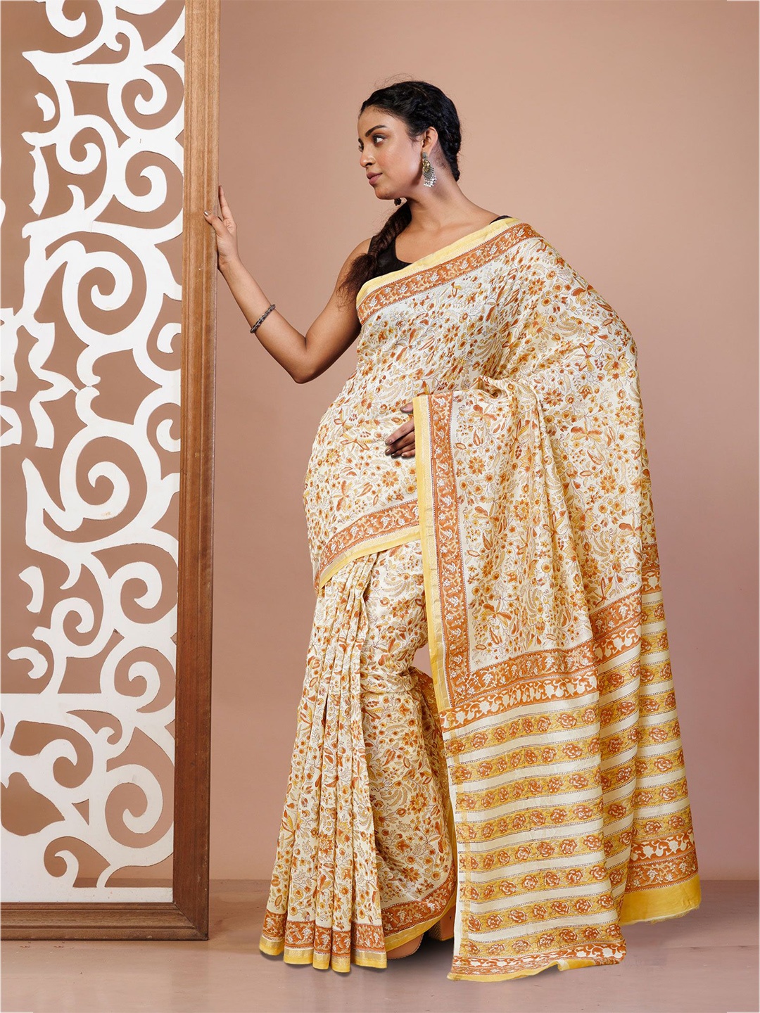 

Unnati Silks Ethnic Motif Zari Woven Handloom Chanderi Saree, Cream